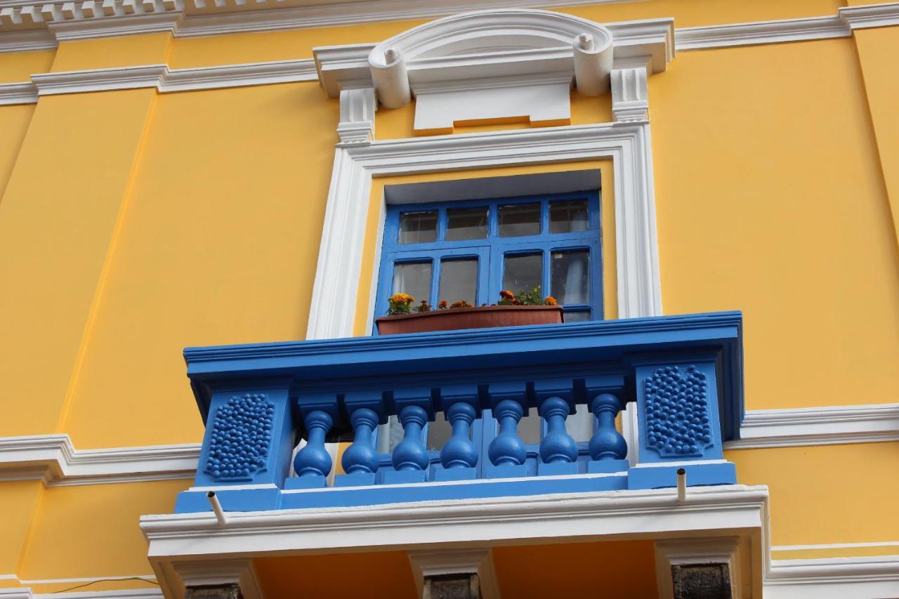 Hostal Cafe Tiana Latacunga Exterior photo